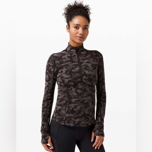 Size 4 Lululemon Run Briskly 1/2 Zip
Heritage Camo Jacquard Black Lunar Rock